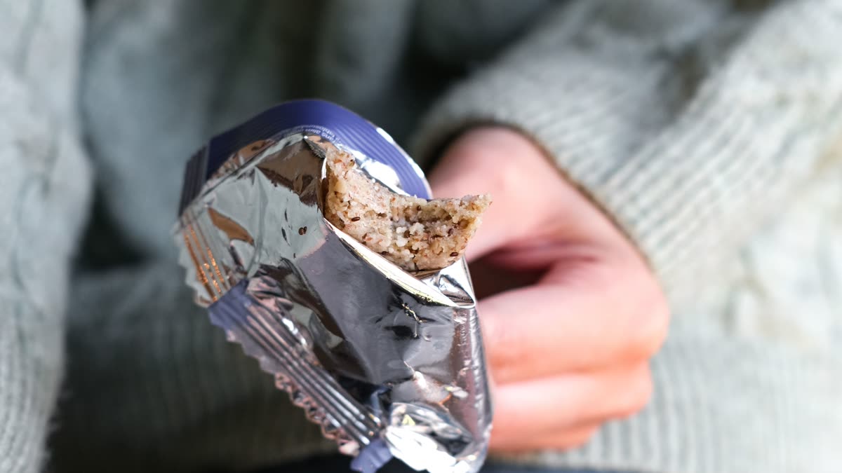 How to Specify 300 mm BOPP Heat-Seal Film for Airline Snack Packs